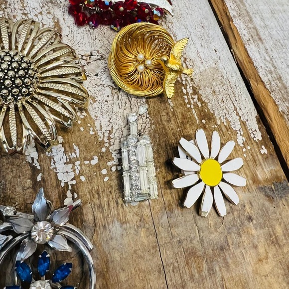 Vintage Brooch Lot Mixed Metal Flowers Abstract Rhinestone Enamel Pins - Picture 4 of 7